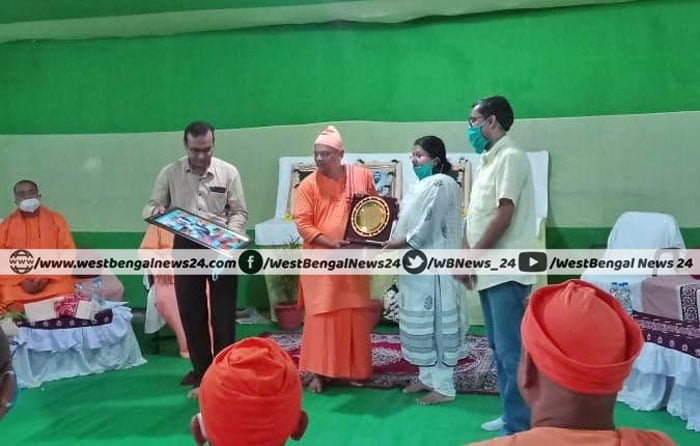 কেন ঝাড়গ্রাম থেকে চলে যাচ্ছেন স্বামী শুভকরানন্দ, প্রশ্ন তুললেন অনুরাগীরা - West Bengal News 24