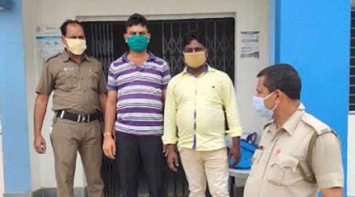 ব্যবসায়ীর থেকে তোলা আদায়ের চেষ্টা, পুলিশের জালে ২ সিভিক ভলান্টিয়ার - West Bengal News 24 ব্যবসায়ীর থেকে তোলা আদায়ের চেষ্টা, পুলিশের জালে ২ সিভিক ভলান্টিয়ার - West Bengal News 24