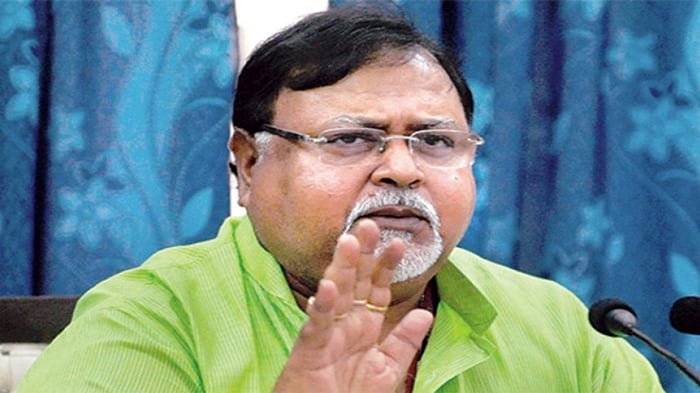 করোনা পরিস্থিতিতে কীভাবে স্কুলে ভরতি হবে মাধ্যমিক উত্তীর্ণরা? কী বললেন শিক্ষামন্ত্রী জেনে নিন ! - West Bengal News 24