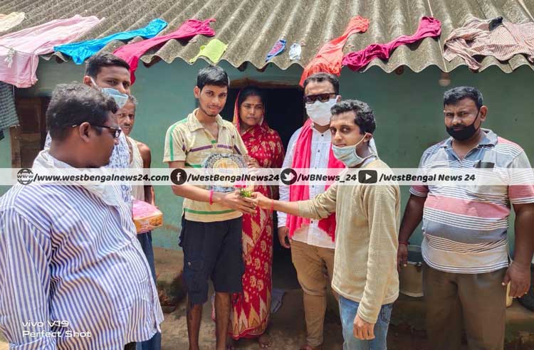 ওয়েস্টবেঙ্গল নিউজ ২৪’-এ খবরের জের, মাধ্যমিকে ৬০০ পাওয়া ঝাড়গ্রামের অভাবী-মেধাবীর পাশে বাম ছাত্র ও যুব সংগঠন - West Bengal News 24