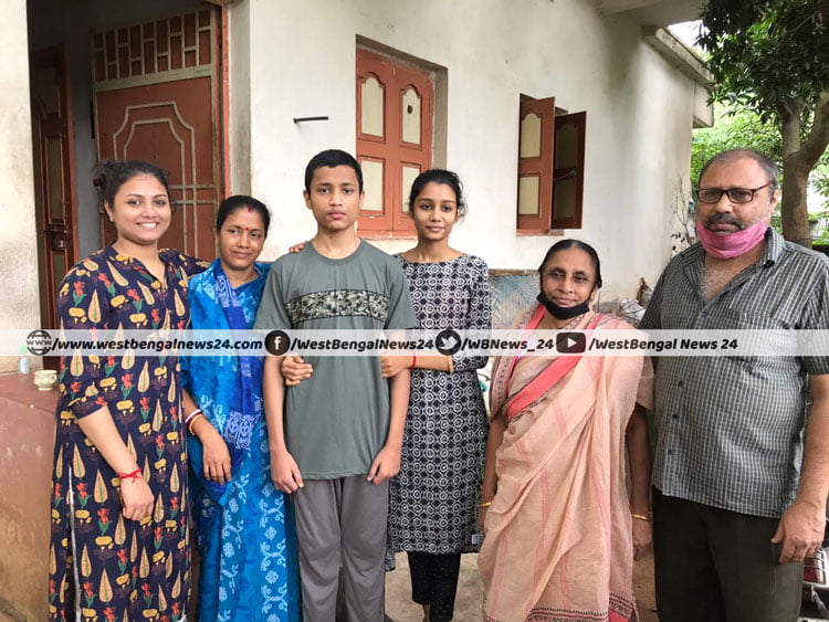 ঝাড়গ্রাম কুমুদকুমারী ইনস্টিটিউশনের কৃতী সৌরিশ হতে চায় অধ্যাপক - West Bengal News 24