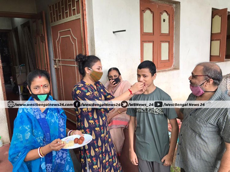 ঝাড়গ্রাম কুমুদকুমারী ইনস্টিটিউশনের কৃতী সৌরিশ হতে চায় অধ্যাপক - West Bengal News 24