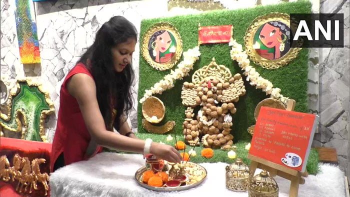 ৫১১টি শুকনো ফল দিয়ে গণেশ মূর্তি বানিয়ে পুজো করলেন মহিলা চিকিত্‍সক - West Bengal News 24