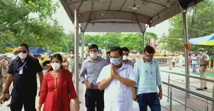 জন্মদিনে স্ত্রী’য়ের সঙ্গে হনুমান মন্দিরে পুজো দিলেন মুখ্যমন্ত্রী অরবিন্দ কেজরিওয়াল - West Bengal News 24 জন্মদিনে স্ত্রী’য়ের সঙ্গে হনুমান মন্দিরে পুজো দিলেন মুখ্যমন্ত্রী অরবিন্দ কেজরিওয়াল - West Bengal News 24