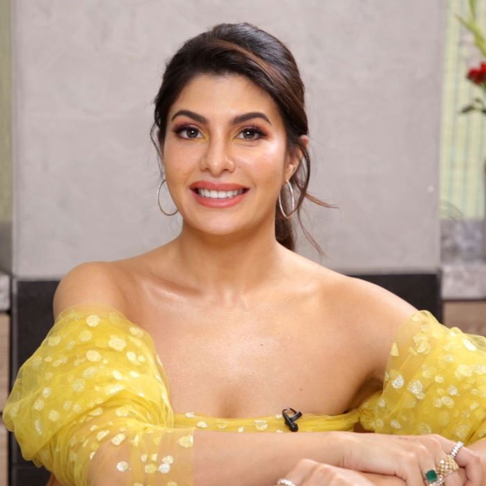 দুই গ্রামের দায়িত্ব নিলেন জ‌্যাকলিন - West Bengal News 24