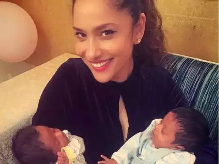 যমজ শিশুর ছবি শেয়ার করে অঙ্কিতা লিখলেন, ‘একটা নতুন জীবনের শুরু…’ - West Bengal News 24 যমজ শিশুর ছবি শেয়ার করে অঙ্কিতা লিখলেন, ‘একটা নতুন জীবনের শুরু…’ - West Bengal News 24