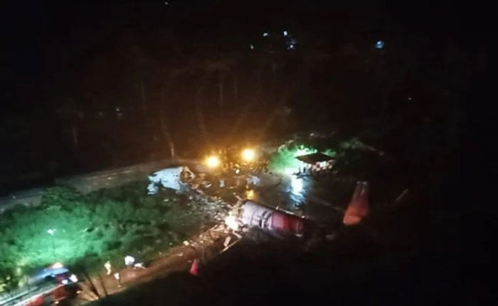 কেরালায় বিমান দুর্ঘটনা, রানওয়েতে পিছলে গিয়ে দু’টুকরো এয়ার ইন্ডিয়ার বিমান - West Bengal News 24