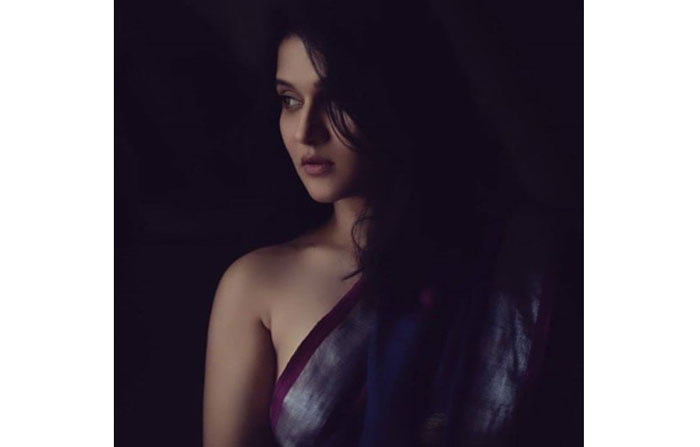 মিথিলার মোহময়ী ছবিতে অনলাইনে ঝড়! - West Bengal News 24