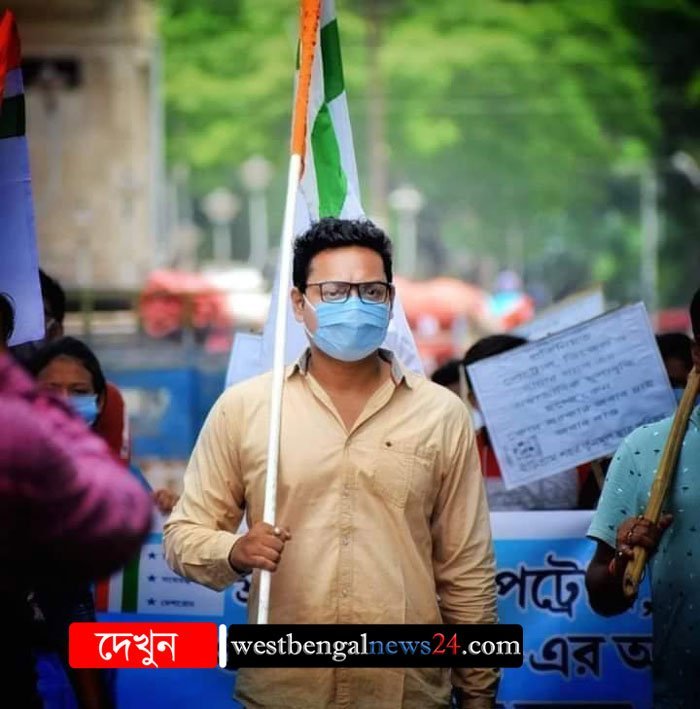 টিএমসিপি-র জেলা সভাপতির পদ পেয়েই কলেজ অধ্যক্ষকে প্রণাম করতে গেলেন আর্য ঘোষ - West Bengal News 24