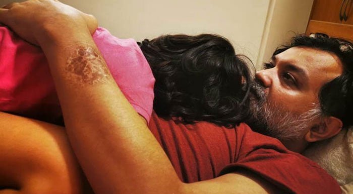 আয়রাকে বুকে নিয়ে সৃজিতের পোস্ট, আমার মেয়ের ঘুমিয়ে পড়া মুখ - West Bengal News 24 আয়রাকে বুকে নিয়ে সৃজিতের পোস্ট, আমার মেয়ের ঘুমিয়ে পড়া মুখ - West Bengal News 24