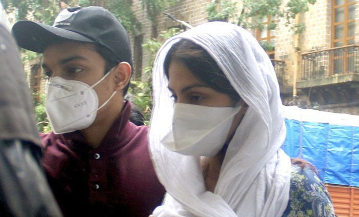 মাদক পাচারকারীর সঙ্গে রিয়ার ভাইয়ের নিয়মিত যোগাযোগ ছিল! - West Bengal News 24 মাদক পাচারকারীর সঙ্গে রিয়ার ভাইয়ের নিয়মিত যোগাযোগ ছিল! - West Bengal News 24