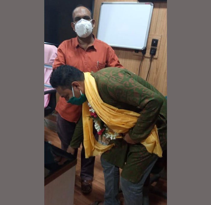 টিএমসিপি-র জেলা সভাপতির পদ পেয়েই কলেজ অধ্যক্ষকে প্রণাম করতে গেলেন আর্য ঘোষ - West Bengal News 24