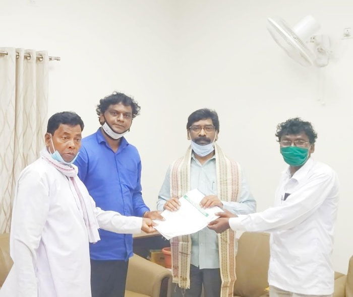 সাঁওতালদের সারনা ধর্মের স্বীকৃতির দাবিতে ঝাড়খণ্ডের মুখ্যমন্ত্রীর কাছে দরবার - West Bengal News 24