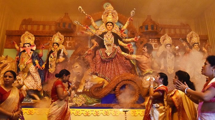 করোনা আবহে কেমন হবে দুর্গাপুজো ? গাইডলাইন প্রকাশ করল নবান্ন - West Bengal News 24