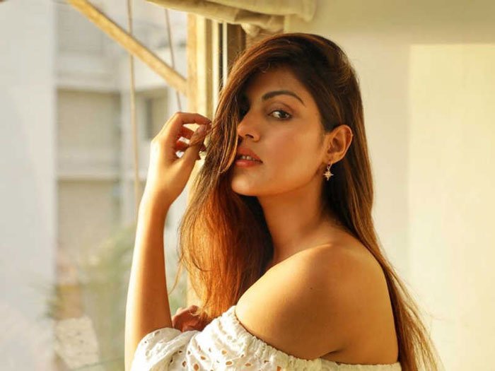 ‘রিয়াকে ছিড়ে খাচ্ছে মিডিয়া’ - West Bengal News 24 ‘রিয়াকে ছিড়ে খাচ্ছে মিডিয়া’ - West Bengal News 24