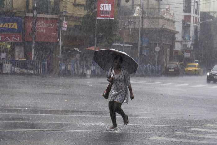 আগামী দু’দিন ভারী বর্ষণের সতর্কবার্তা রাজ্যজুড়ে - West Bengal News 24