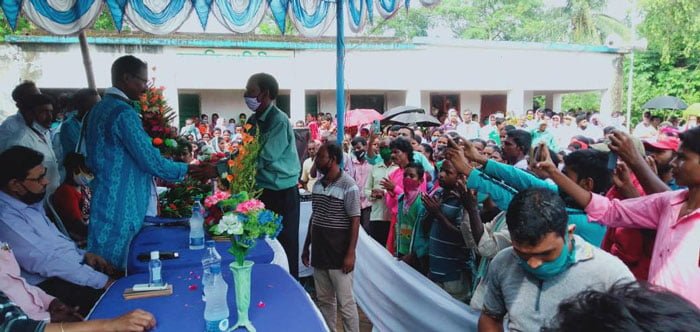 তৃণমূলের ‘ছাতা’ ছত্রধরের সভায় ভিড় নিয়ে জল্পনা তুঙ্গে - West Bengal News 24