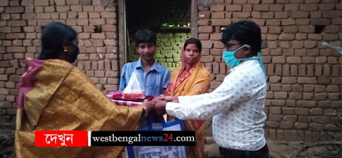 দশম বিবাহবার্ষিকীতে অন্যা ১০ জোড়া দম্পতিকে নতুন পোষাক উপহার দম্পতির - West Bengal News 24