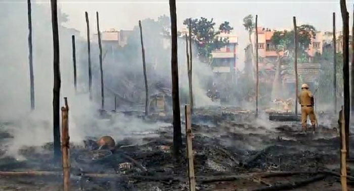 সাতসকালে সল্টলেকের পুজো মণ্ডপে ভয়াবহ অগ্নিকাণ্ড, আগুনে ভস্মীভূত প্রতিমাও - West Bengal News 24