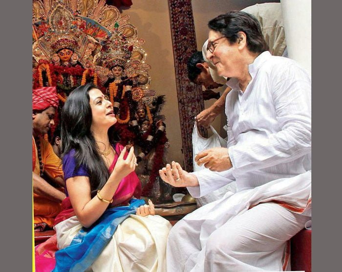 এবার আর দেখা যাবে না কোয়েলকে অঞ্জলি দিতে, পুজোয় বন্ধ মল্লিক বাড়ির দরজা - West Bengal News 24