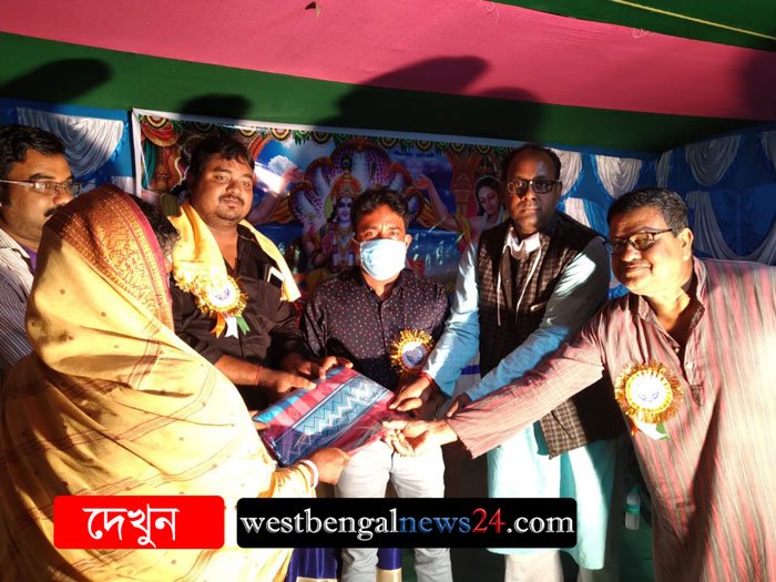 গণেশ্বরপুর নিউ ঝংকার ক্লাবের উদ্যোগে আয়োজিত লক্ষীনারায়ণ পুজো উপলক্ষে অন্নভোগ বিতরণ অনুষ্ঠান - West Bengal News 24
