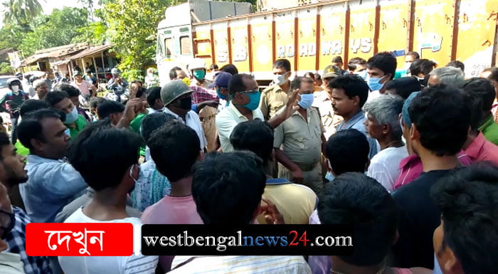 এলাকায় বিদ্যুতের না থাকার দাবিতে পথ অবরোধ করল গ্রামবাসীরা - West Bengal News 24