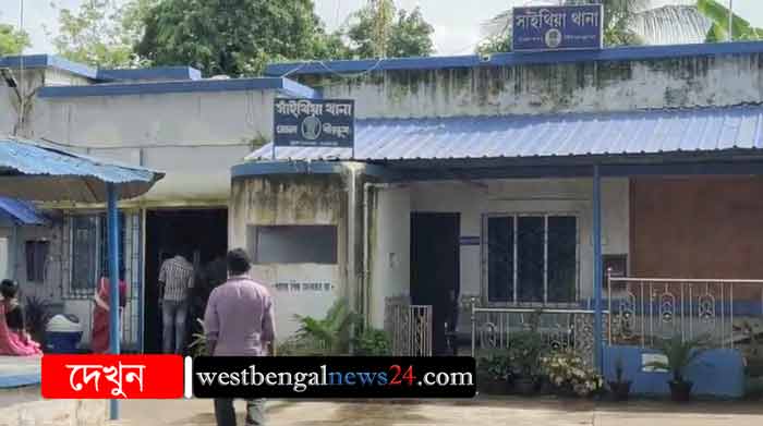 নাতনীদের জন্য নতুন পোশাক দিতে যাওয়ার সময় ট্রাকের চাকায় পিষ্ট দাদু - West Bengal News 24