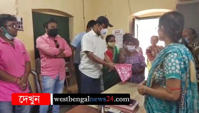 অসহায় মানুষদের পাশে পথপ্রদর্শক নাগরিক মঞ্চ - West Bengal News 24