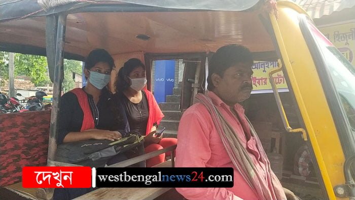 ট্রেকার চালকের সততার নজির, খোয়া যাওয়া টাকার ব্যাগ ফেরৎ পেলো ছাত্রী - West Bengal News 24 ট্রেকার চালকের সততার নজির, খোয়া যাওয়া টাকার ব্যাগ ফেরৎ পেলো ছাত্রী - West Bengal News 24