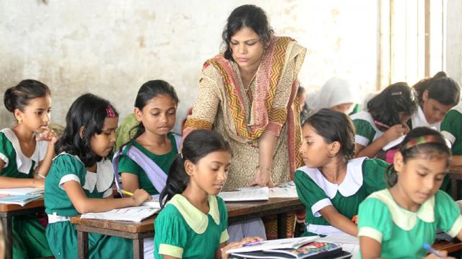 রাজ্যের প্রাথমিক শিক্ষক নিয়োগের নতুন বিজ্ঞপ্তিকে চ্যালেঞ্জ করে মামলা - West Bengal News 24