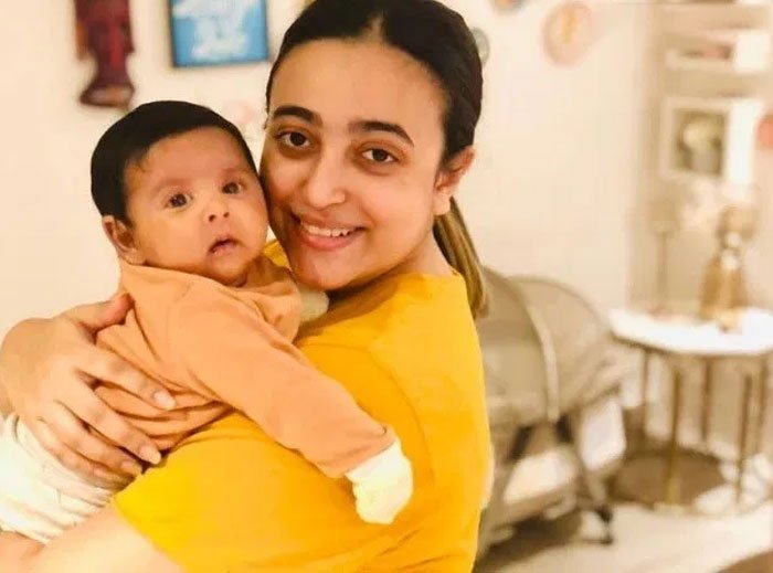 এবার দিদির কোলে আদর খাচ্ছে ছোট্ট ইউভান, ভাইরাল ছবি - West Bengal News 24