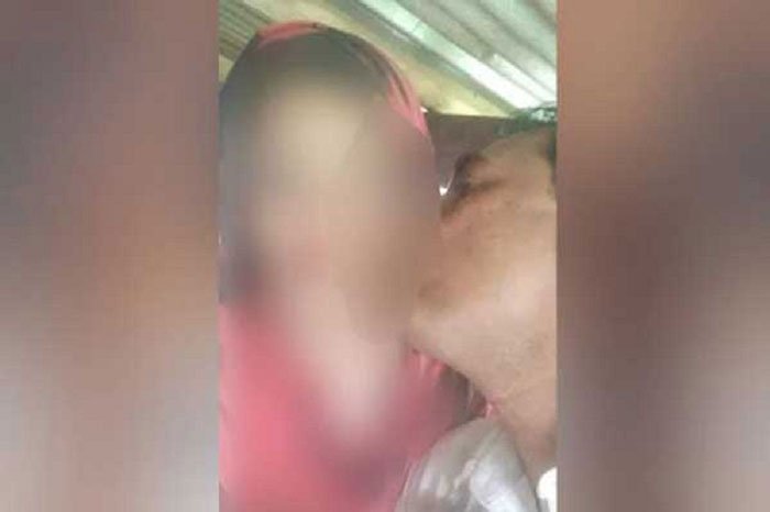 প্রধান শিক্ষকের সঙ্গে সহকর্মীর অন্তরঙ্গ ছবি ভাইরাল - West Bengal News 24