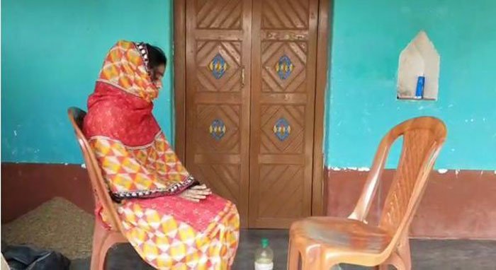 বিয়ের দাবিতে মালদহে প্রেমিকের বাড়িতে ধরনায় প্রেমিকা - West Bengal News 24