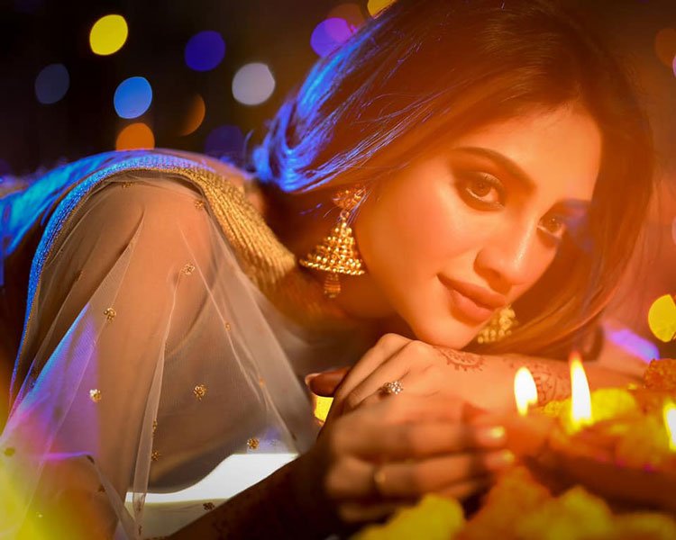 দীপাবলি উৎযাপন -এ রাজনৈতিক সাংসদ, অভিনেত্রী নুসরত জাহান - West Bengal News 24