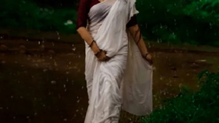গভীর রাতে শাড়ি-ব্লাউজ পরে ফিরলেন নিখোঁজ ৩ সন্তানের বাবা - West Bengal News 24