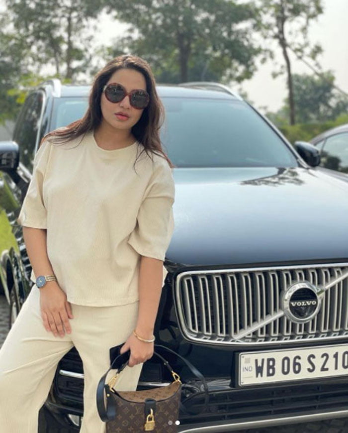 নতুন লুকে চমকে দিলেন শুভশ্রী - West Bengal News 24