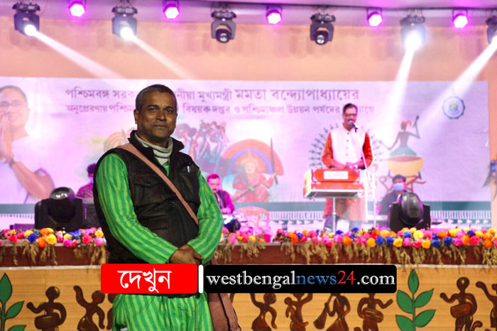জঙ্গলমহল উৎসব মঞ্চে বন্ধুর অনুরোধে একই গান দু’বার গাইলেন অংশুমানপুত্র ভাস্কর রায় - West Bengal News 24