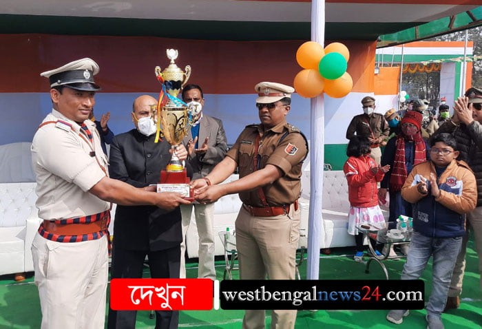 মুর্শিদাবাদ জেলায় সাড়ম্বরে পালিত হল ৭২ তম প্রজাতন্ত্র দিবস - West Bengal News 24