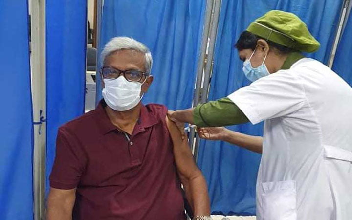 নিজে টিকা নেওয়ার পর সবাইকে টিকা নেওয়ার আহ্বান জানালেন বিএনপি নেতা ফারুক - West Bengal News 24 নিজে টিকা নেওয়ার পর সবাইকে টিকা নেওয়ার আহ্বান জানালেন বিএনপি নেতা ফারুক - West Bengal News 24