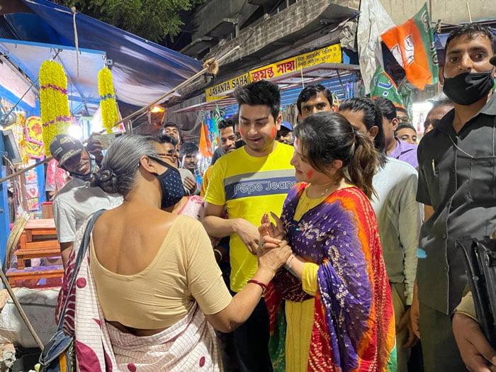 নির্বাচনী প্রচারণায় বাজারে শ্রাবন্তী - West Bengal News 24