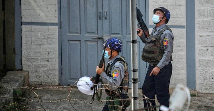 বিক্ষোভ করলে মাথায় গুলি লাগতে পারে: মিয়ানমার জান্তার হুঁশিয়ারি - West Bengal News 24