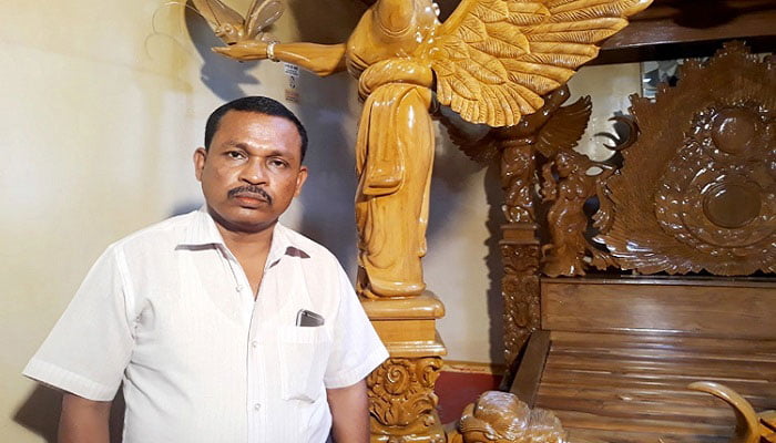 খাটের ছবি ফেসবুকে দিতেই ভাইরাল, দেখতে ছুটে যাচ্ছেন মানুষ - West Bengal News 24