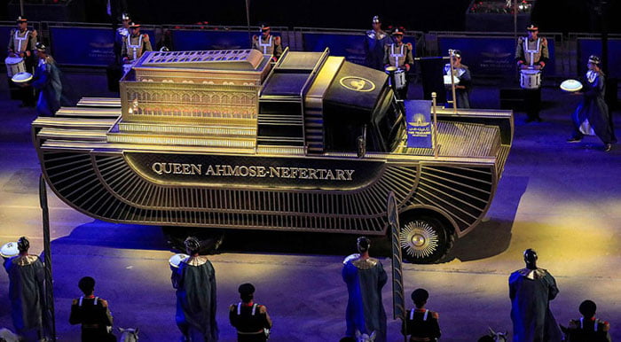 মিশরের রাস্তায় হাজার বছর আগের রাজা-রানিরা - West Bengal News 24