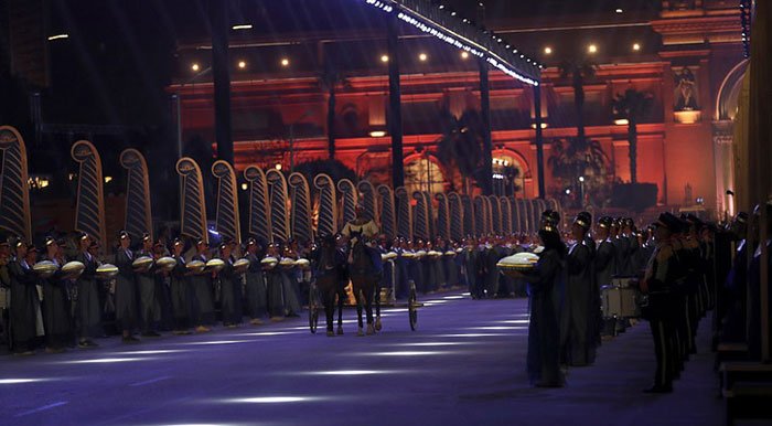 মিশরের রাস্তায় হাজার বছর আগের রাজা-রানিরা - West Bengal News 24