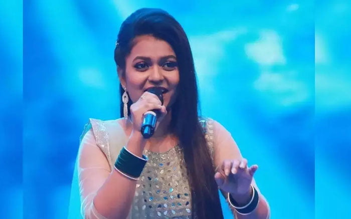 সারেগামায় চ্যাম্পিয়ন হননি অনুষ্কা, ফেসবুকে তুলকালাম - West Bengal News 24 সারেগামায় চ্যাম্পিয়ন হননি অনুষ্কা, ফেসবুকে তুলকালাম - West Bengal News 24