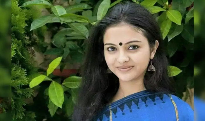 নববর্ষে প্রেমিকের শাড়ি পরার মজাই আলাদা : Solanki Roy - West Bengal News 24
