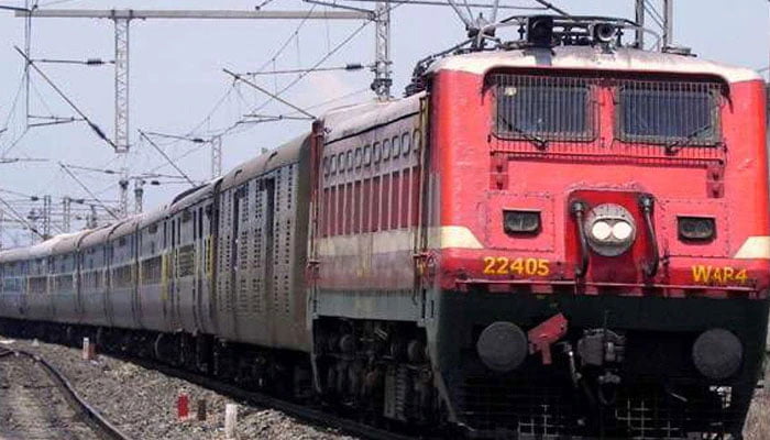 করোনা আতঙ্কে ট্রেনে চড়তে ভয়, যাত্রী না থাকায় ১৯টি ট্রেন বাতিল করল পূর্ব রেল - West Bengal News 24 করোনা আতঙ্কে ট্রেনে চড়তে ভয়, যাত্রী না থাকায় ১৯টি ট্রেন বাতিল করল পূর্ব রেল - West Bengal News 24