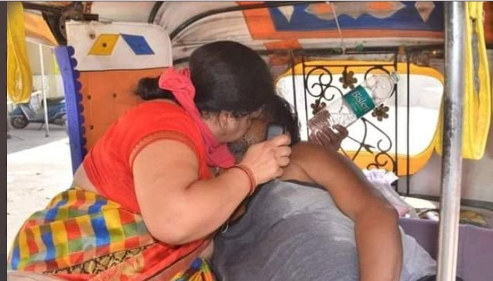 করোনা আক্রান্ত স্বামীর মুখে শ্বাস স্ত্রীর, তবুও পারলেন না বাঁচাতে! - West Bengal News 24