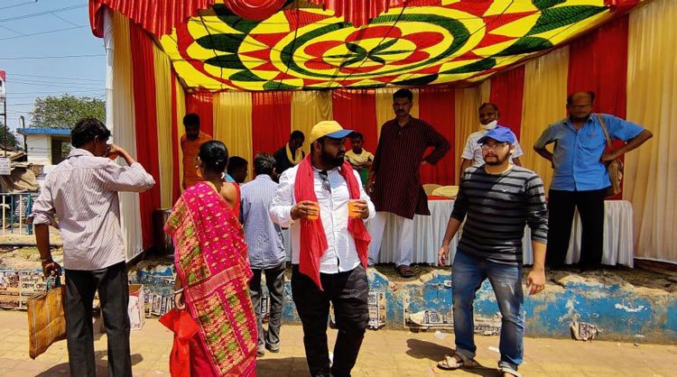 ঠা-ঠা রোদে পথচারীদের জন্য বিনামূল্যে শরবত-লস্যি - West Bengal News 24