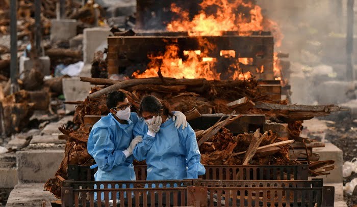 ৪ হাজারের গণ্ডী টপকে করোনার মৃত্যু মিছিল, আড়াই লাখের নিচে দৈনিক সংক্রমণ - West Bengal News 24